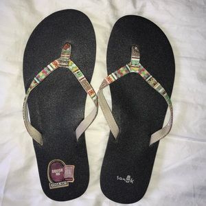 NEW sanuk yoga mat flip flops